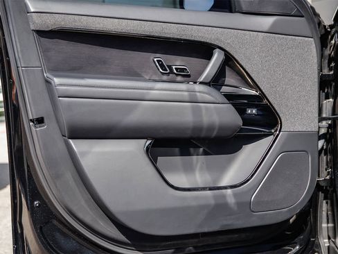 Used 2024 Land Rover Range Rover Sport SE image 21