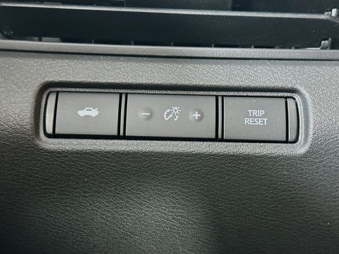 Used 2025 Nissan Altima 2.5 SV image 17