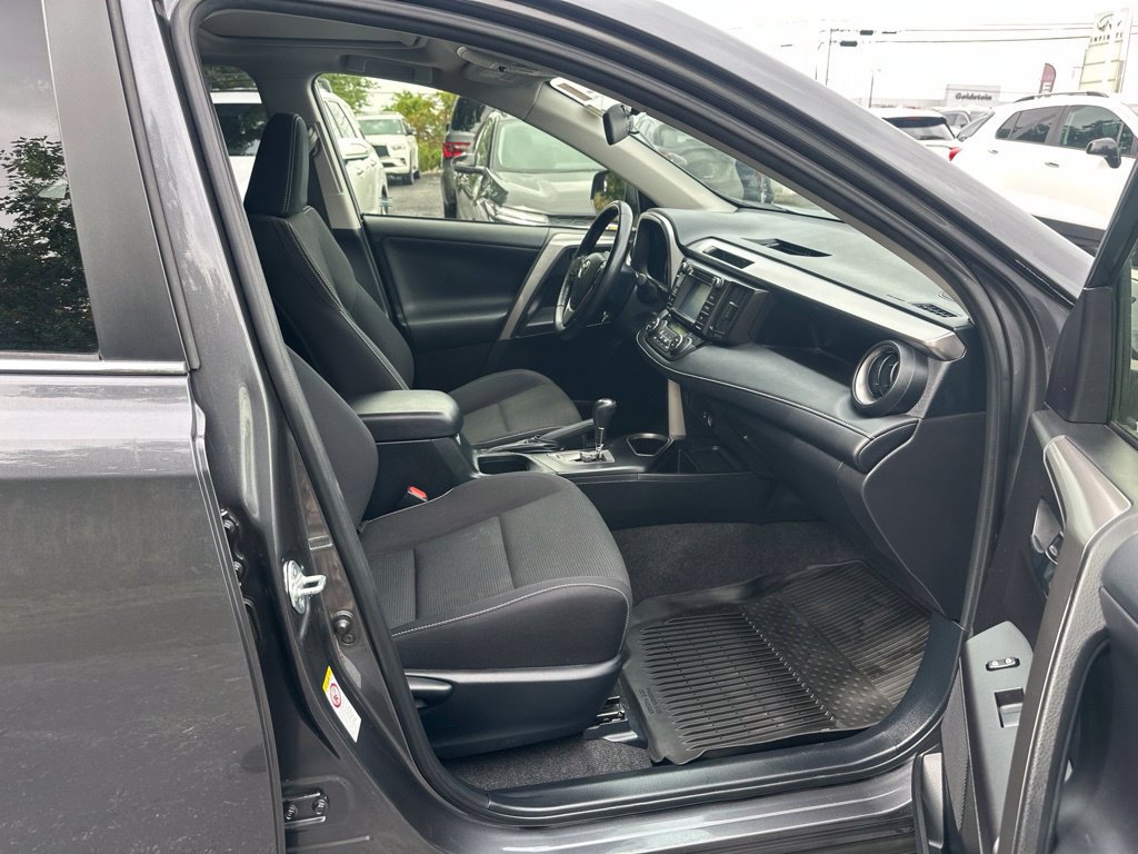 Used 2016 Toyota RAV4 XLE AWD/4WD image 37