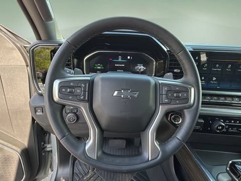 Used 2024 Chevrolet Silverado 1500 LT Trail Boss w/ Convenience Package II AWD/4WD image 11