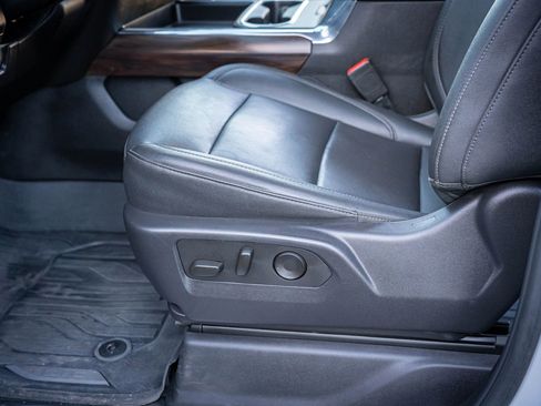 Used 2024 GMC Sierra 3500 SLT w/ SLT Convenience Package image 15