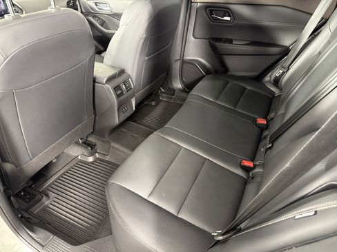 Used 2023 Nissan Rogue SL AWD/4WD image 16