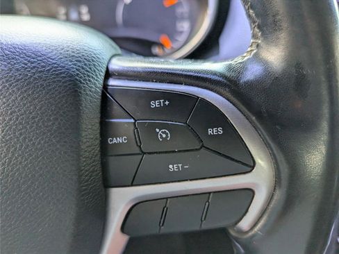 Used 2022 Jeep Grand Cherokee Laredo RWD image 20