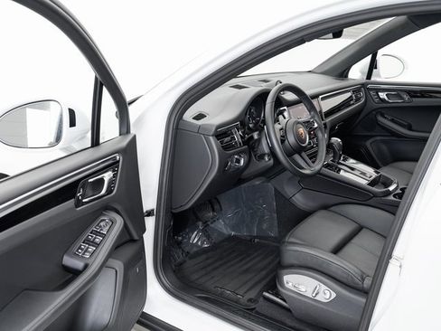 Used 2025 Porsche Macan image 7