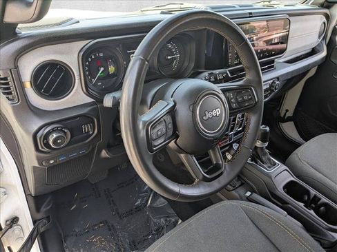 Used 2024 Jeep Wrangler Unlimited AWD/4WD image 10