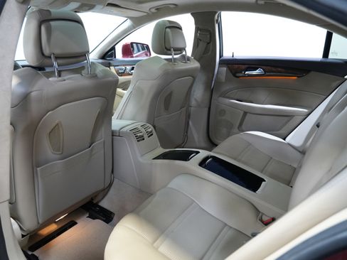 Used 2012 Mercedes-Benz CLS 63 AMG image 36