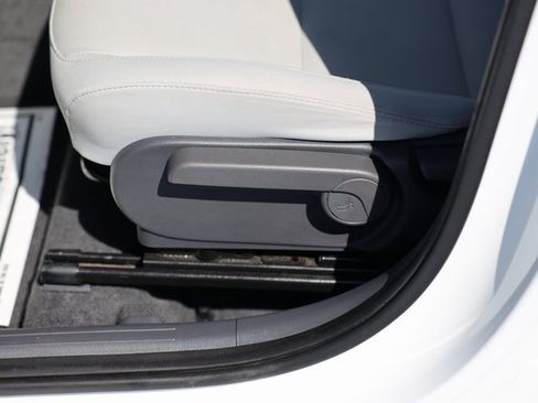 Used 2024 Hyundai Kona SE image 13