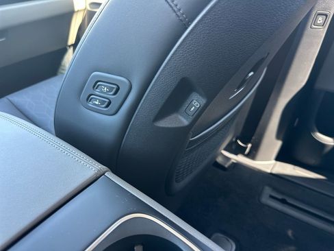 New 2026 Kia Carnival EX FWD image 16
