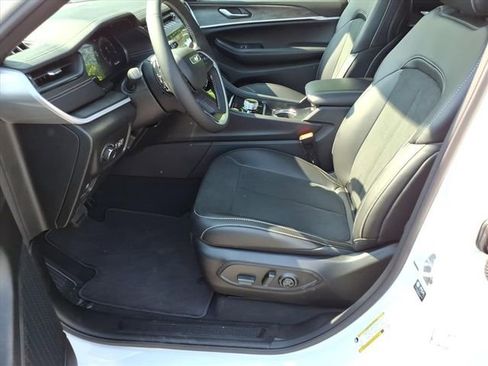 New 2026 Jeep Grand Cherokee L 4WD image 12