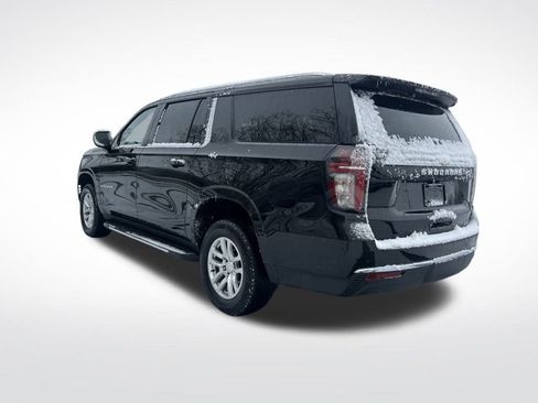 Used 2024 Chevrolet Suburban LT image 3