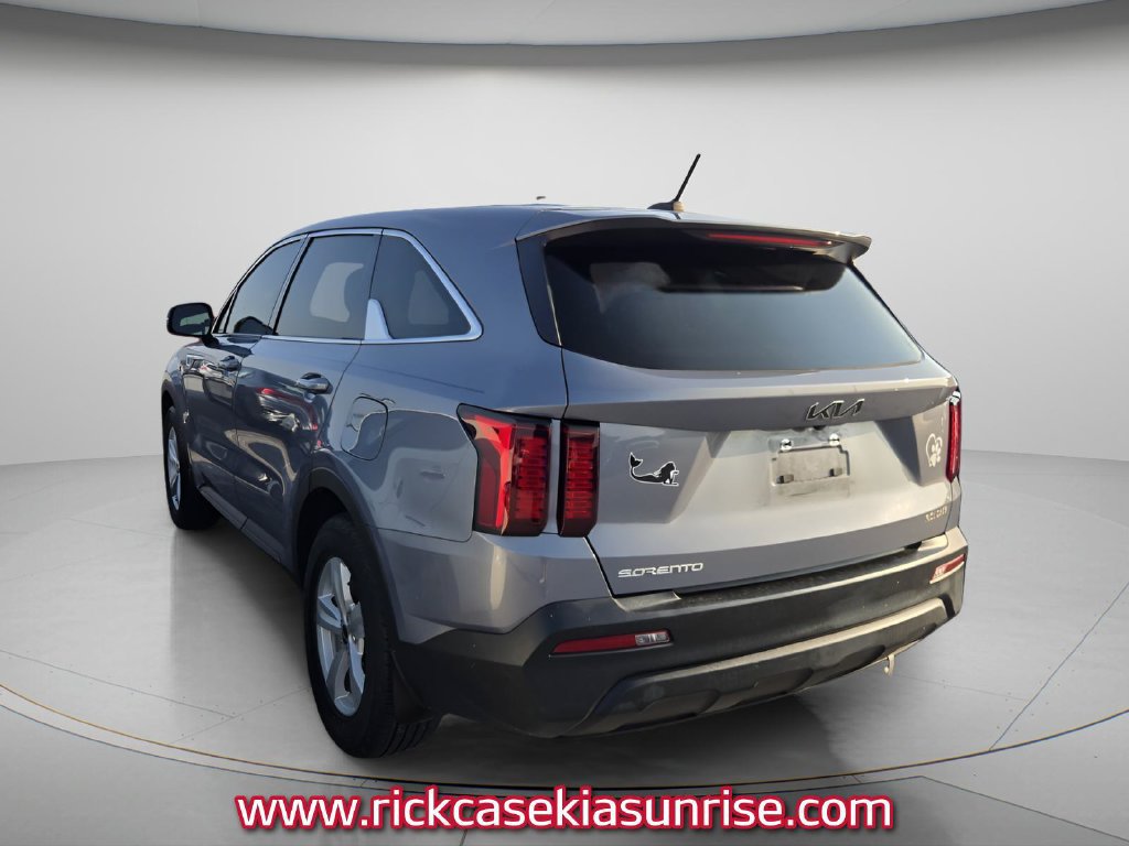 Used 2023 Kia Sorento LX FWD image 6