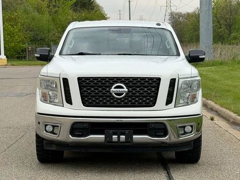Used 2019 Nissan Titan SV AWD/4WD image 4