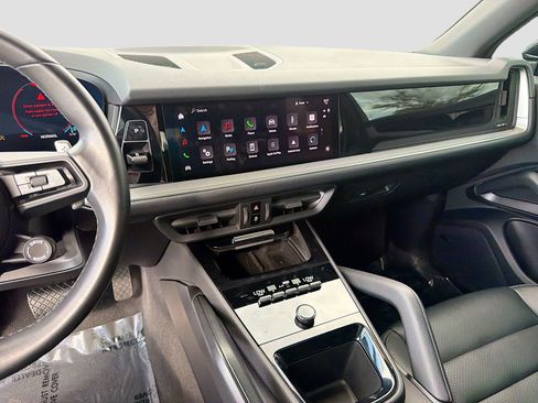 Used 2024 Porsche Cayenne image 28