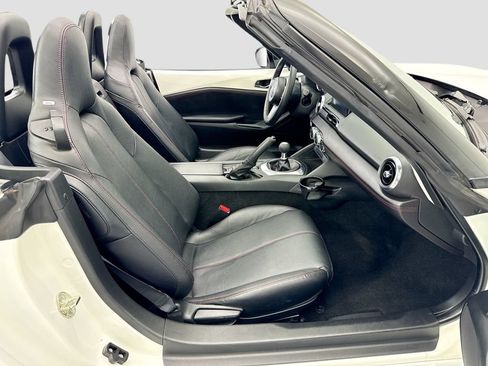 Used 2019 MAZDA MX-5 Miata Grand Touring w/ GT-S Package RWD image 18