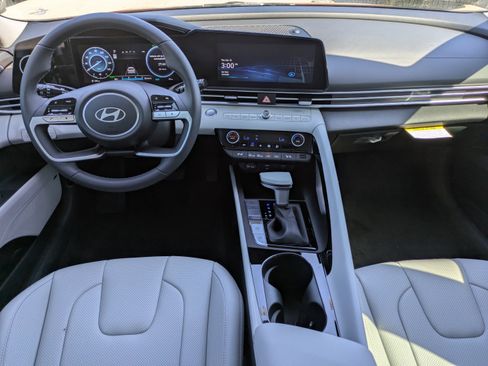 Certified 2025 Hyundai Elantra Limited image 14