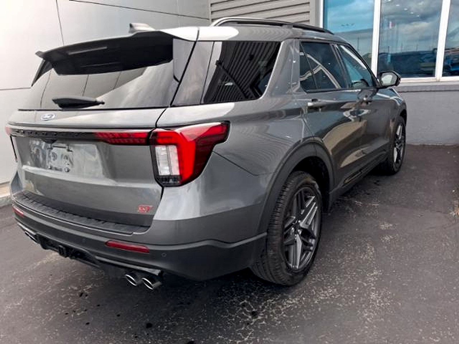 Used 2026 Ford Explorer ST AWD/4WD image 4