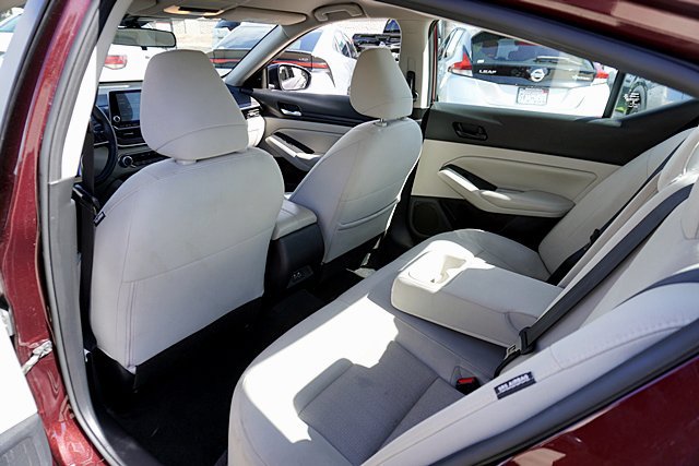Used 2024 Nissan Altima 2.5 SV FWD image 25
