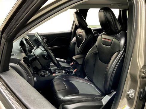 Used 2020 Jeep Cherokee Trailhawk w/ Cold Weather Group image 25