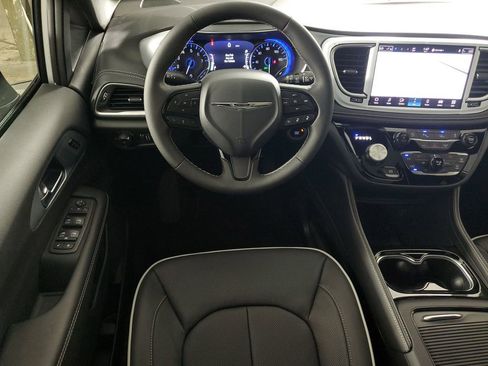 New 2026 Chrysler Pacifica Limited image 16