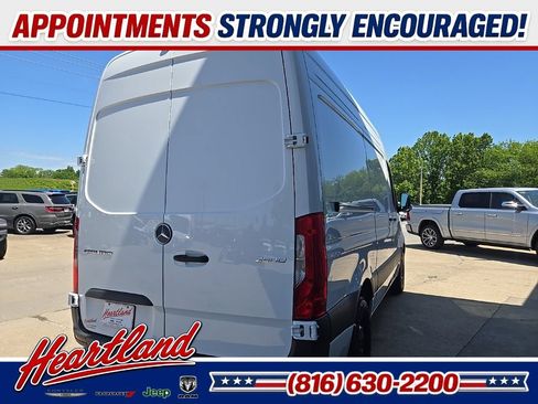 Used 2025 Mercedes-Benz Sprinter 2500 image 10