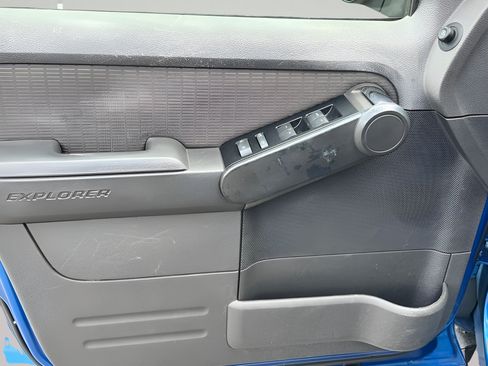 Used 2010 Ford Explorer Sport Trac XLT AWD/4WD image 25