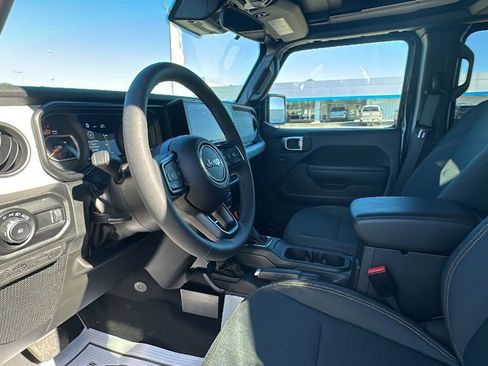 Used 2025 Jeep Wrangler Sport S image 11