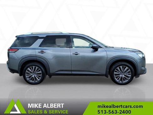 Used 2023 Nissan Pathfinder SL w/ SL Premium Package AWD/4WD image 8