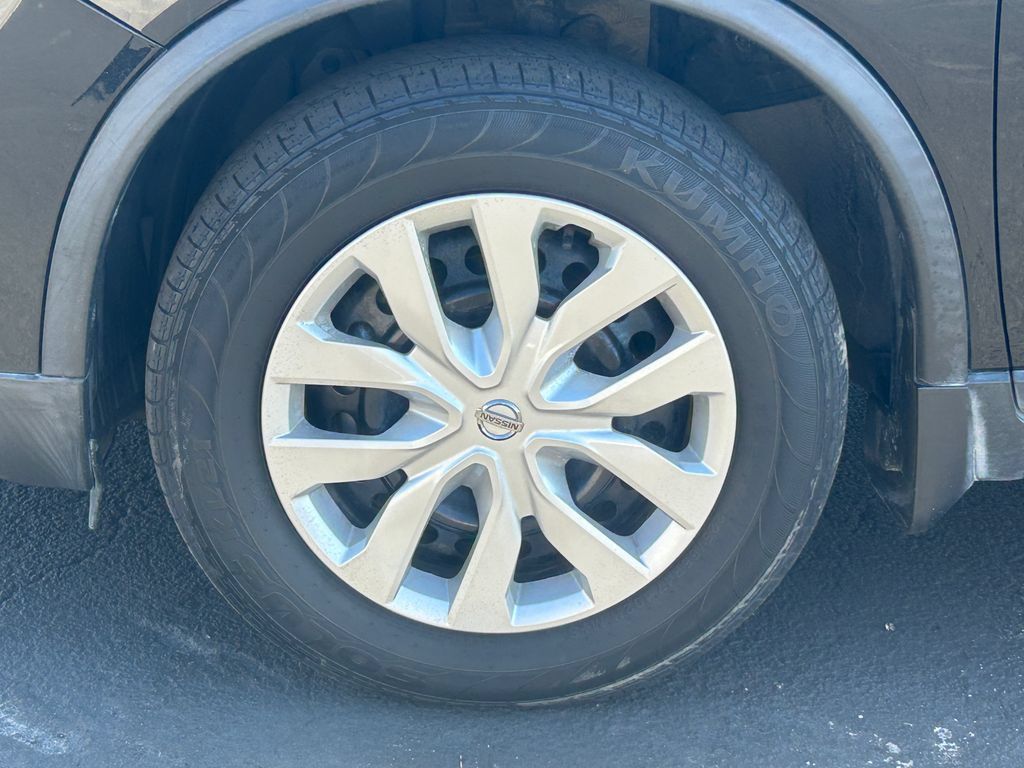 Used 2018 Nissan Rogue S FWD image 11