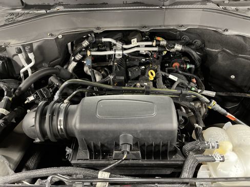 Used 2022 Ford Explorer XLT w/ Equipment Group 202A image 18