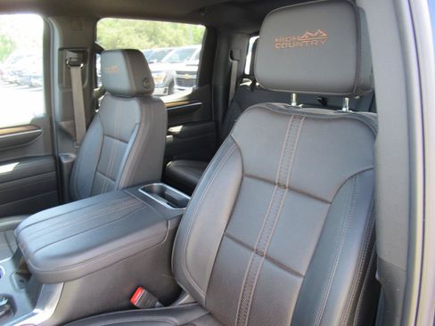 Certified 2024 Chevrolet Silverado 1500 High Country w/ High Country Premium Package AWD/4WD image 17