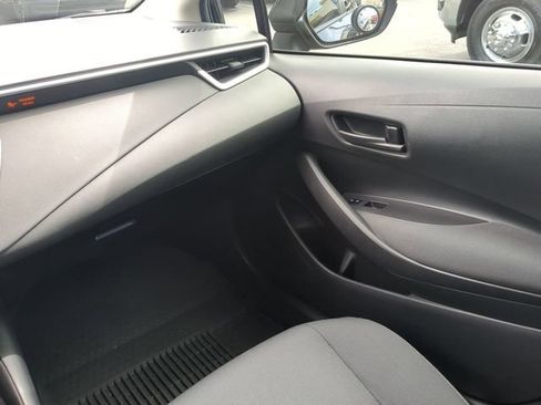 Used 2022 Toyota Corolla LE w/ LE Convenience Package FWD image 17