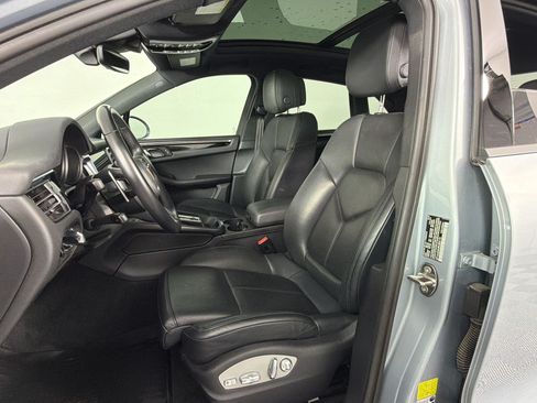 Certified 2024 Porsche Macan AWD/4WD image 5