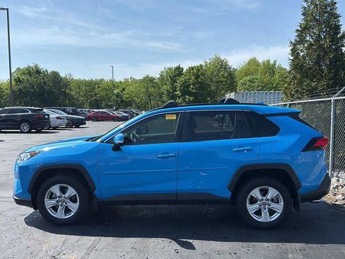 Used 2020 Toyota RAV4 XLE w/ Convenience Package image 3