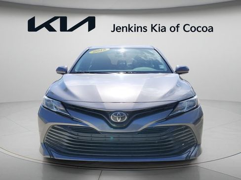 Used 2018 Toyota Camry LE w/ Convenience Package FWD image 12