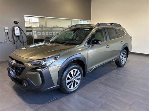 Used 2025 Subaru Outback Premium image 3