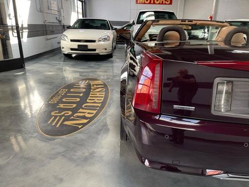 Used 2009 Cadillac XLR image 15