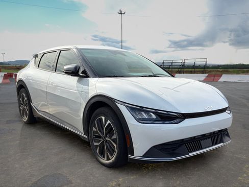 Used 2024 Kia EV6 Light RWD image 2