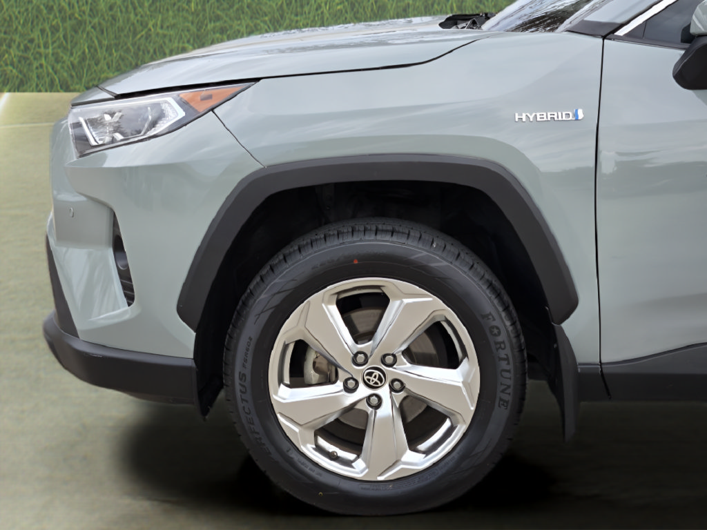 Used 2021 Toyota RAV4 XLE Premium AWD/4WD image 10