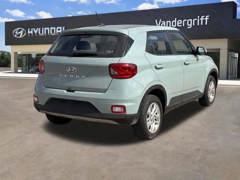 Certified 2025 Hyundai Venue SE image 13