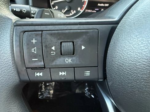 Used 2024 Nissan Rogue SV image 15