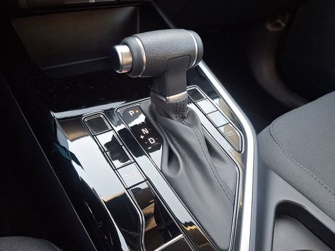 New 2025 Kia Niro LX image 10