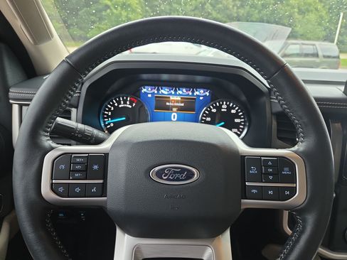 Used 2024 Ford Expedition XLT AWD/4WD image 11