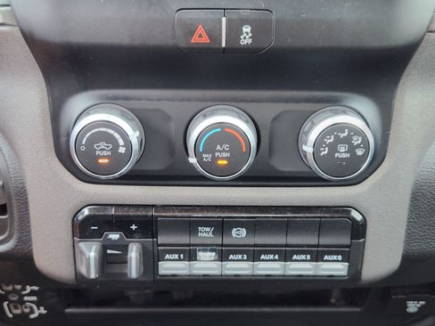 Used 2023 RAM 2500 Tradesman w/ Chrome Appearance Group AWD/4WD image 18