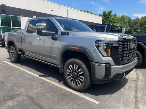 Used 2025 GMC Sierra 2500 Denali Ultimate w/ Max Trailering Package AWD/4WD image 5