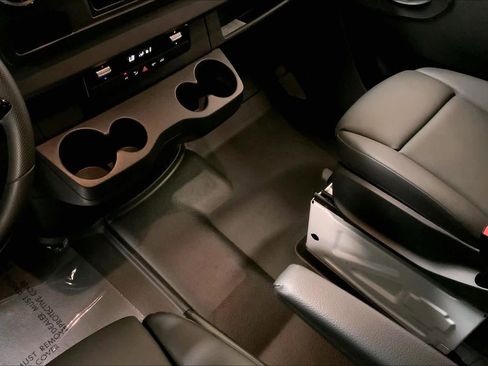 Used 2025 Mercedes-Benz Sprinter 2500 image 23