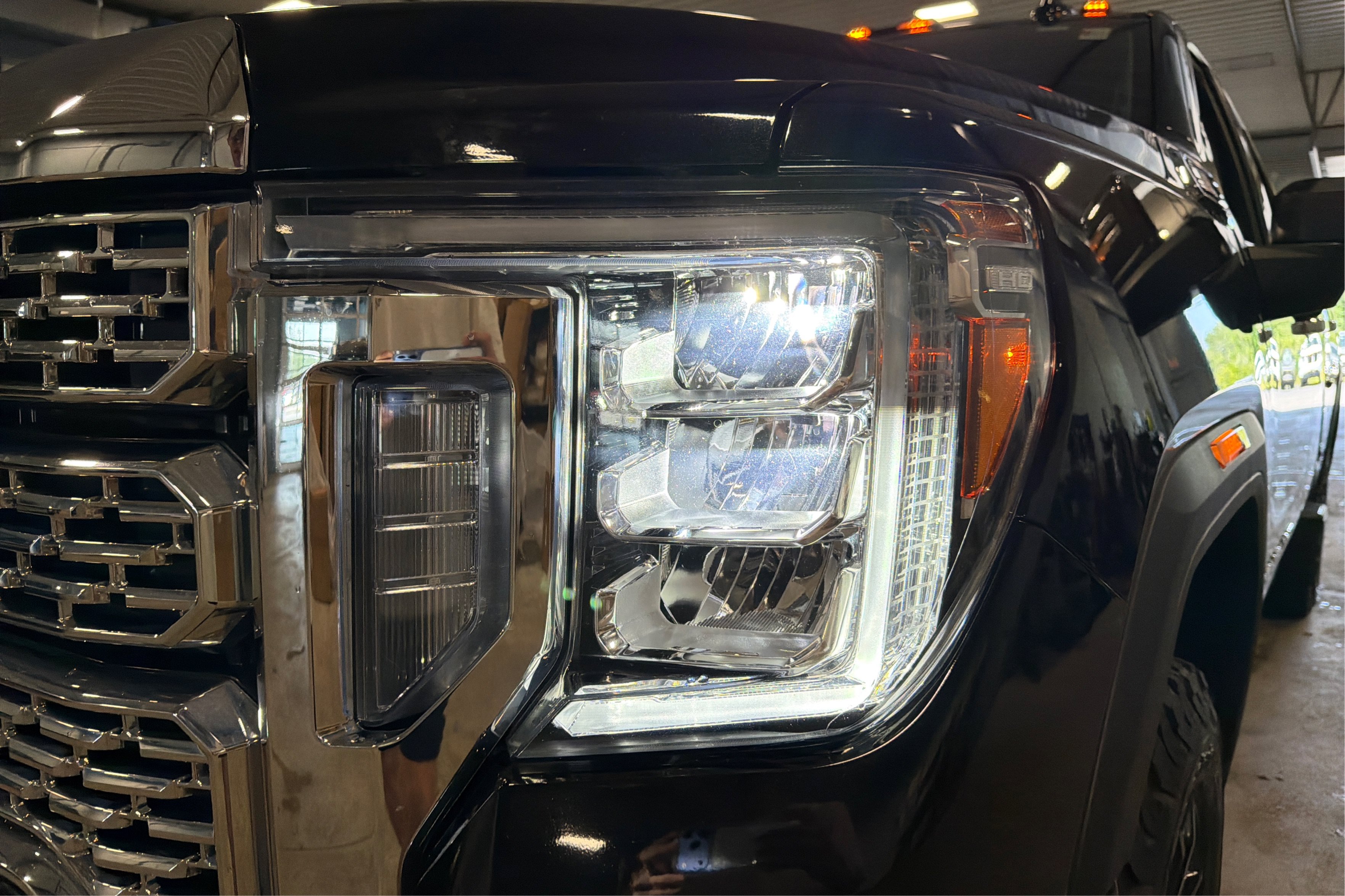 Used 2023 GMC Sierra 3500 Denali w/ Denali Black Diamond Edition AWD/4WD image 13