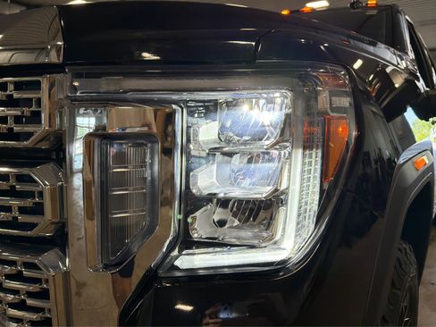 Used 2023 GMC Sierra 3500 Denali w/ Denali Black Diamond Edition AWD/4WD image 13