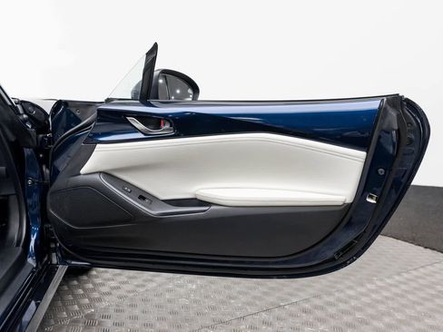 Used 2021 MAZDA MX-5 Miata RF Grand Touring w/ Weather Package image 38