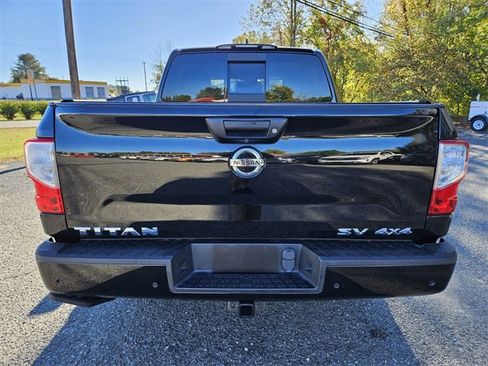 Used 2022 Nissan Titan SV w/ SV Convenience Package image 6