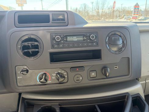 Used 2024 Ford E-350 and Econoline 350 Super Duty w/ Power Windows & Locks Group image 19